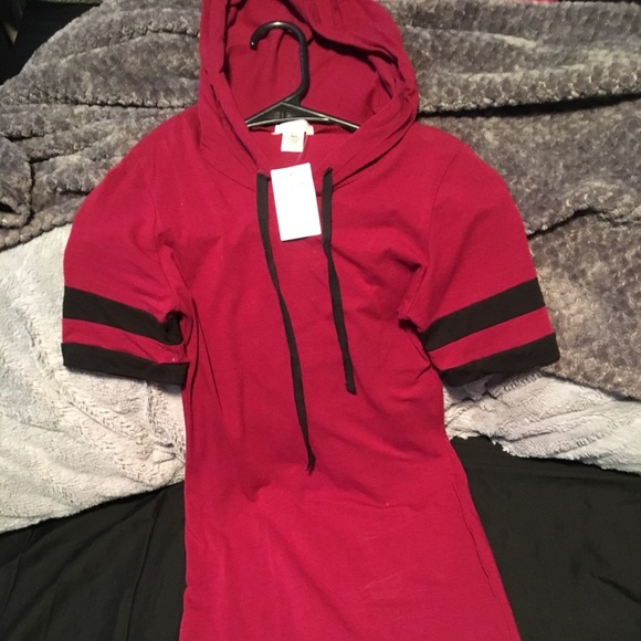 Maroon striped sleeve dress w/ hoodie - Picture 4 of 5